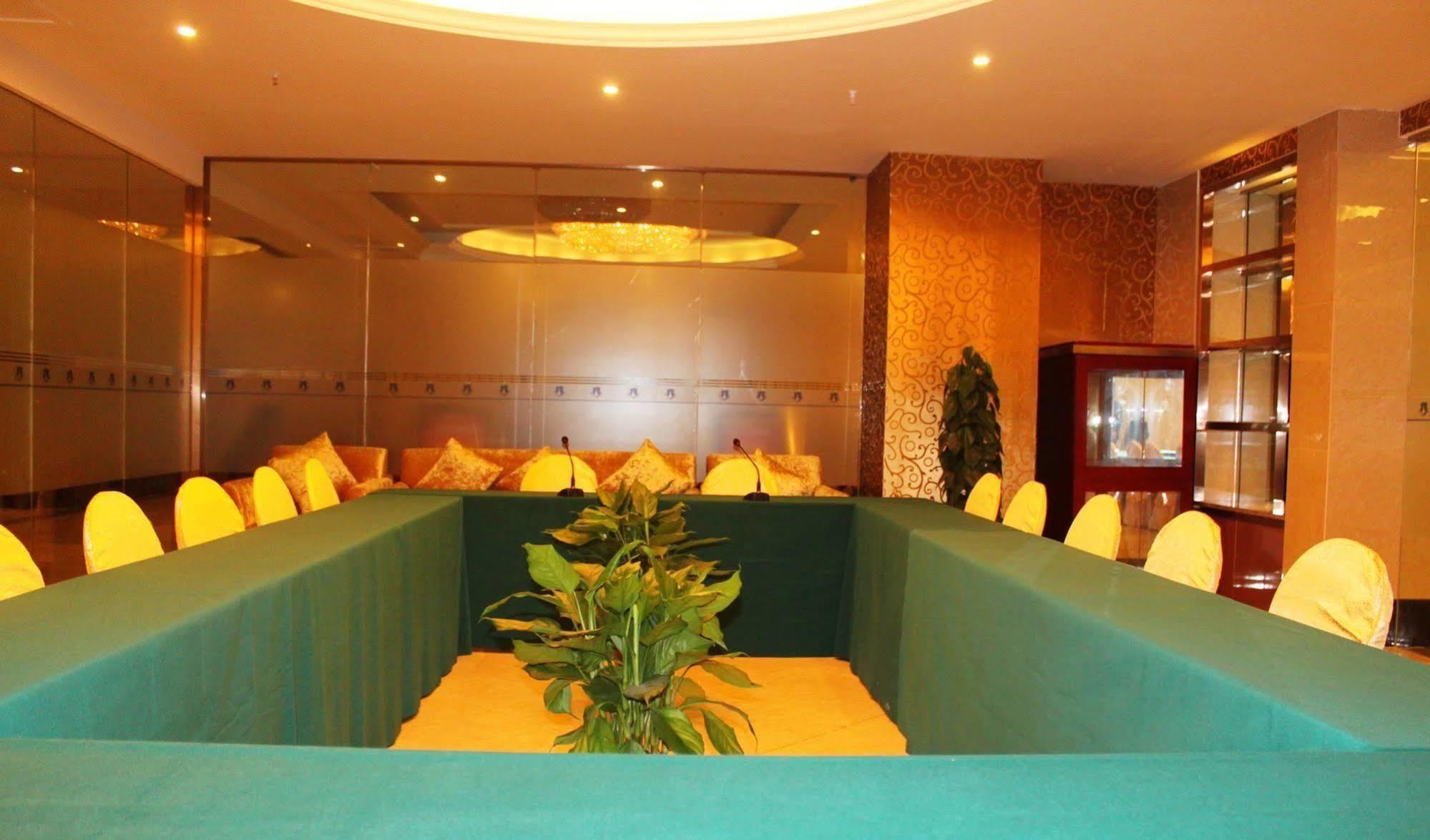 New Beacon Runfeng International Hotel Wuhan Esterno foto