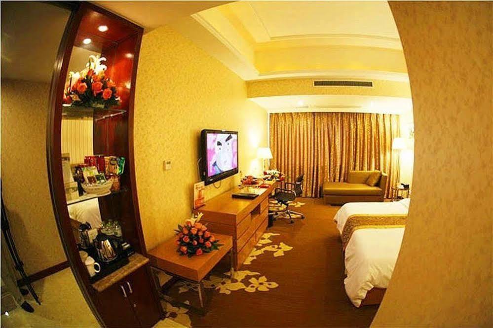 New Beacon Runfeng International Hotel Wuhan Esterno foto