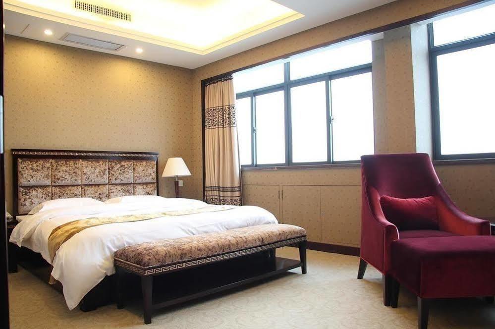 New Beacon Runfeng International Hotel Wuhan Esterno foto